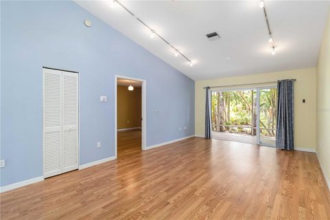 Condo in Sarasota, Florida, 2 bedrooms  № 2379777 - photo 5