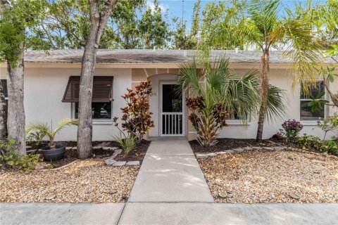 Condo in Sarasota, Florida, 2 bedrooms № 2379777