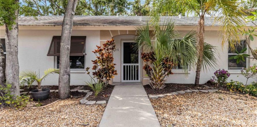 Condo in Sarasota, Florida, 2 bedrooms  № 2379777