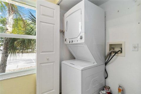 Condo in Sarasota, Florida, 2 bedrooms  № 2379777 - photo 15