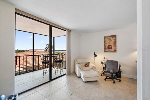 Condo in Saint Petersburg, Florida, 1 bedroom  № 1197974 - photo 11