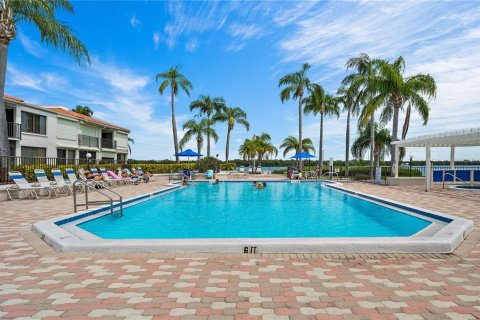 Condo in Saint Petersburg, Florida, 1 bedroom  № 1197974 - photo 20