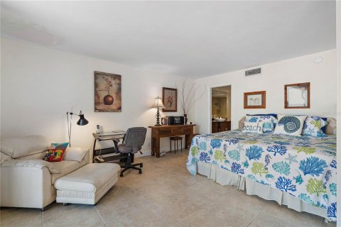 Condo in Saint Petersburg, Florida, 1 bedroom  № 1197974 - photo 12