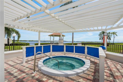Condo in Saint Petersburg, Florida, 1 bedroom  № 1197974 - photo 21