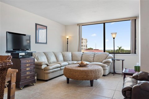 Condo in Saint Petersburg, Florida, 1 bedroom  № 1197974 - photo 8
