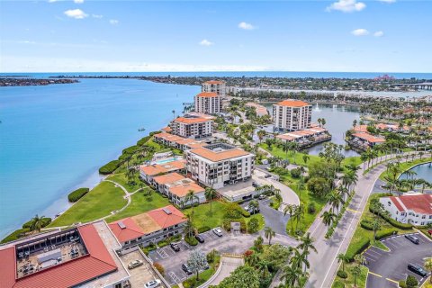 Condo in Saint Petersburg, Florida, 1 bedroom  № 1197974 - photo 27