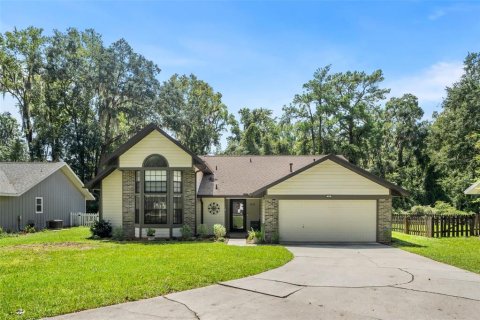 House in Gainesville, Florida 3 bedrooms, 138.61 sq.m. № 2355733