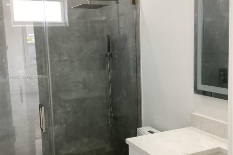 House in Cape Coral, Florida 3 bedrooms, 157.47 sq.m. № 2041479 - photo 8