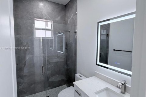 House in Cape Coral, Florida 3 bedrooms, 157.47 sq.m. № 2041479 - photo 22