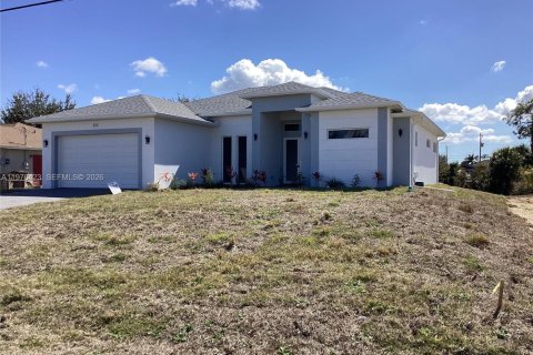 House in Cape Coral, Florida 3 bedrooms, 157.47 sq.m. № 2041479