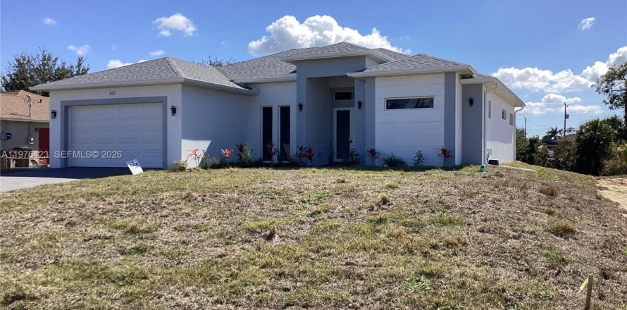 House in Cape Coral, Florida 3 bedrooms, 157.47 sq.m. № 2041479