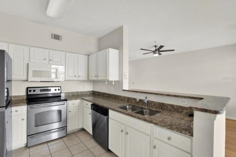 Condo in Tampa, Florida, 2 bedrooms  № 2379377 - photo 9