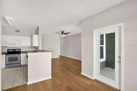 Condo in Tampa, Florida, 2 bedrooms  № 2379377 - photo 8