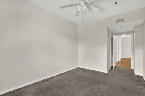 Condo in Tampa, Florida, 2 bedrooms  № 2379377 - photo 21
