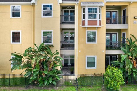 Condo in Tampa, Florida, 2 bedrooms  № 2379377 - photo 3