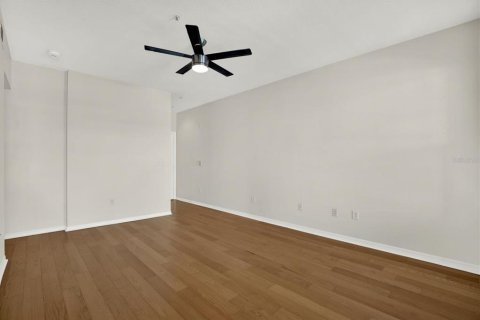 Condo in Tampa, Florida, 2 bedrooms  № 2379377 - photo 6