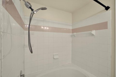 Condo in Tampa, Florida, 2 bedrooms  № 2379377 - photo 19