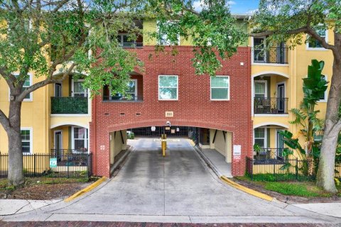 Condo in Tampa, Florida, 2 bedrooms  № 2379377 - photo 27