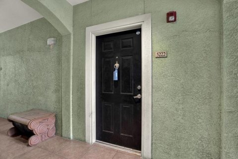 Condo in Tampa, Florida, 2 bedrooms  № 2379377 - photo 4
