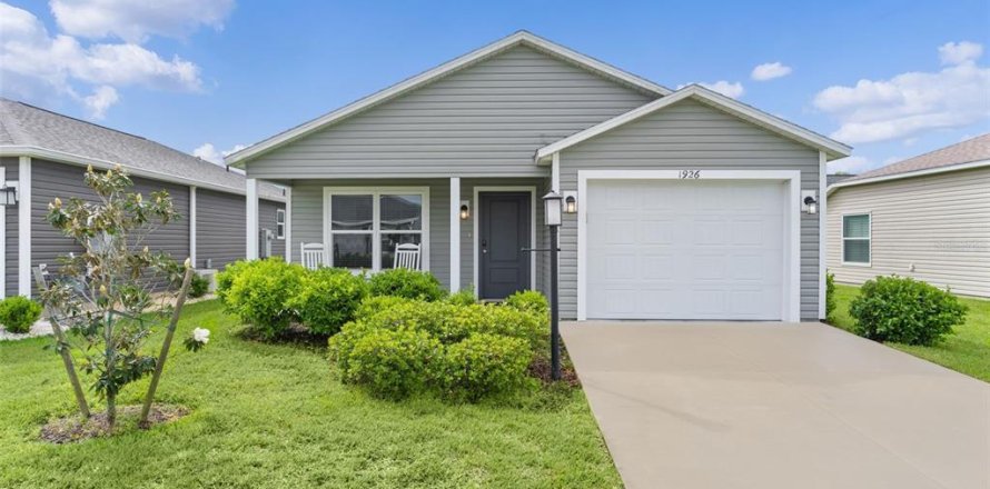 House in The Villages, Florida 2 bedrooms, 87.89 sq.m. № 2126936