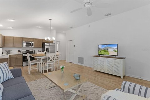 House in The Villages, Florida 2 bedrooms, 87.89 sq.m. № 2126936 - photo 8