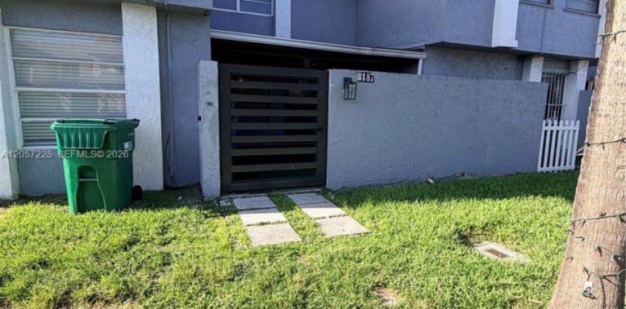 Touwnhouse à Hialeah Gardens, Floride 2 chambres, 101.73 m2 № 2168381