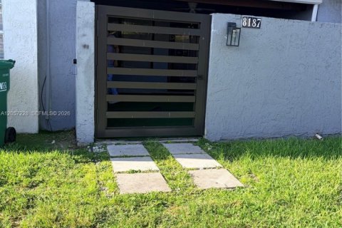Touwnhouse à louer à Hialeah Gardens, Floride: 2 chambres, 101.73 m2 № 2168381 - photo 4