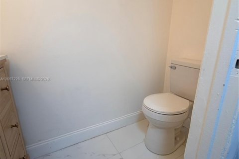 Touwnhouse à louer à Hialeah Gardens, Floride: 2 chambres, 101.73 m2 № 2168381 - photo 23