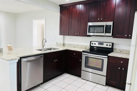 Villa ou maison à louer à Saint Petersburg, Floride: 3 chambres, 101.26 m2 № 2418878 - photo 3