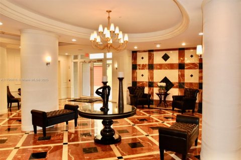 Condo in Miami, Florida, 2 bedrooms  № 1862532 - photo 16