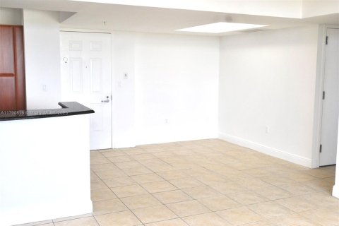 Condo in Miami, Florida, 2 bedrooms  № 1862532 - photo 6