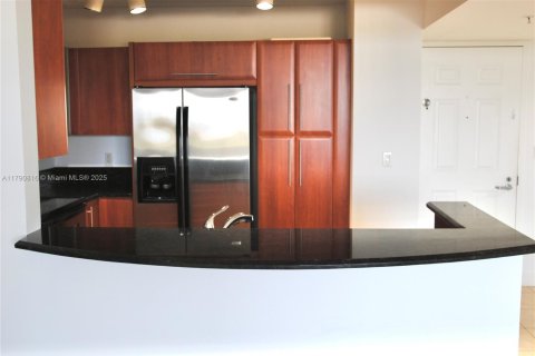 Condo in Miami, Florida, 2 bedrooms  № 1862532 - photo 1