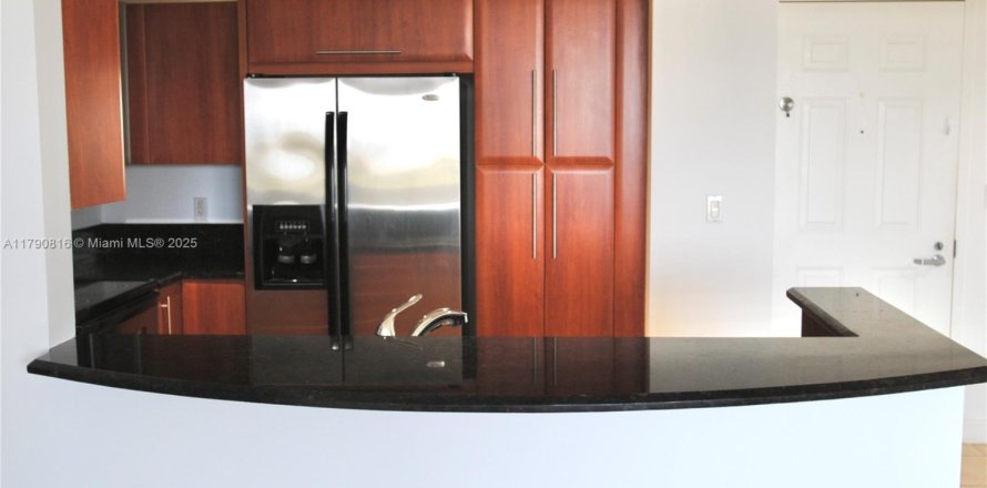 Condo in Miami, Florida, 2 bedrooms  № 1862532