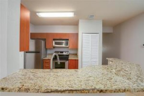 Condo in Port St. Lucie, Florida, 2 bedrooms  № 2263113 - photo 11