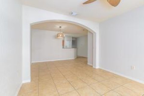 Condo in Port St. Lucie, Florida, 2 bedrooms  № 2263113 - photo 4