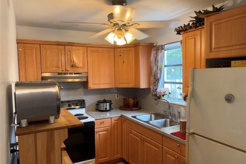 House in Miami, Florida 3 bedrooms, 99.03 sq.m. № 1788704 - photo 3