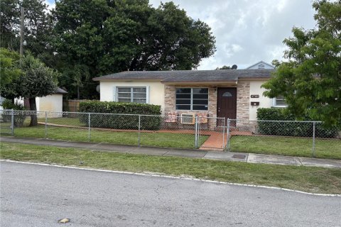 House in Miami, Florida 3 bedrooms, 99.03 sq.m. № 1788704 - photo 1