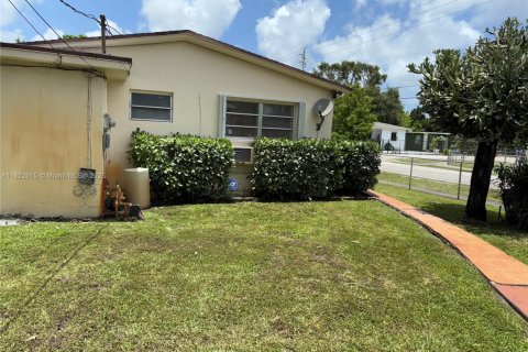 House in Miami, Florida 3 bedrooms, 99.03 sq.m. № 1788704 - photo 9