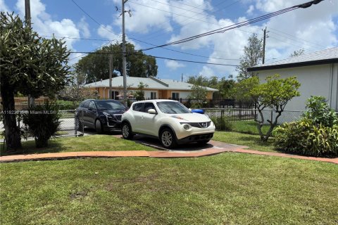 House in Miami, Florida 3 bedrooms, 99.03 sq.m. № 1788704 - photo 10