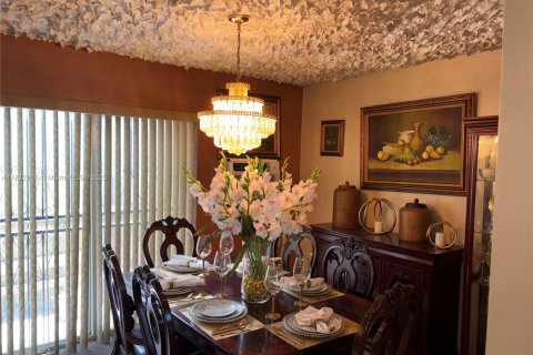 House in Miami, Florida 3 bedrooms, 99.03 sq.m. № 1788704 - photo 6