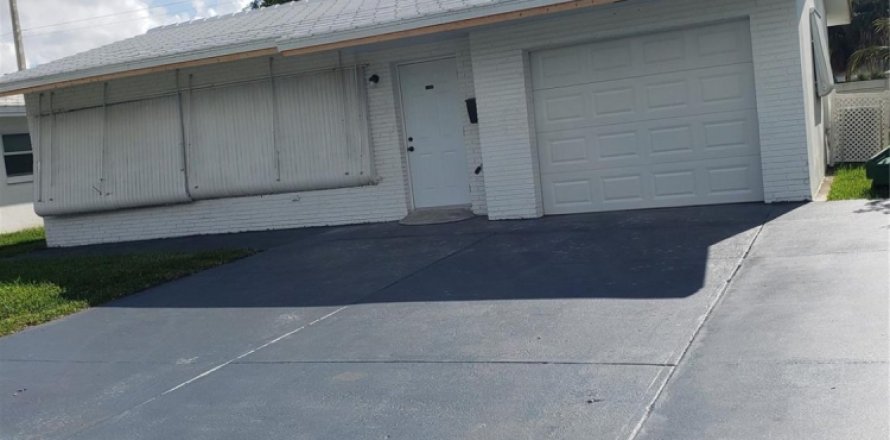 House in Tamarac, Florida 2 bedrooms, 129.6 sq.m. № 818866