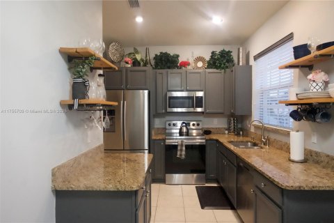 Townhouse in Port St. Lucie, Florida 3 bedrooms, 173.36 sq.m. № 1862063 - photo 7