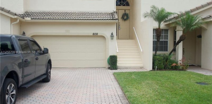 Townhouse in Port St. Lucie, Florida 3 bedrooms, 173.36 sq.m. № 1862063