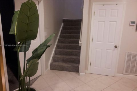 Townhouse in Port St. Lucie, Florida 3 bedrooms, 173.36 sq.m. № 1862063 - photo 24