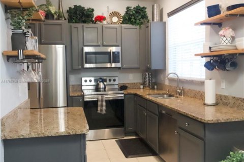 Townhouse in Port St. Lucie, Florida 3 bedrooms, 173.36 sq.m. № 1862063 - photo 3