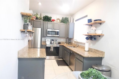 Townhouse in Port St. Lucie, Florida 3 bedrooms, 173.36 sq.m. № 1862063 - photo 6