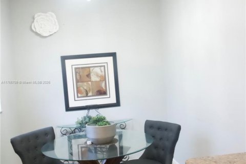 Townhouse in Port St. Lucie, Florida 3 bedrooms, 173.36 sq.m. № 1862063 - photo 19