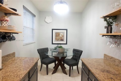 Townhouse in Port St. Lucie, Florida 3 bedrooms, 173.36 sq.m. № 1862063 - photo 8
