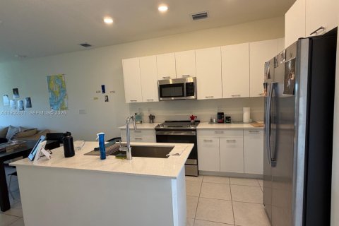 Condo in Doral, Florida, 1 bedroom in URBANA № 2182010 - photo 4