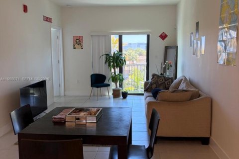 Condo in Doral, Florida, 1 bedroom in URBANA № 2182010 - photo 3